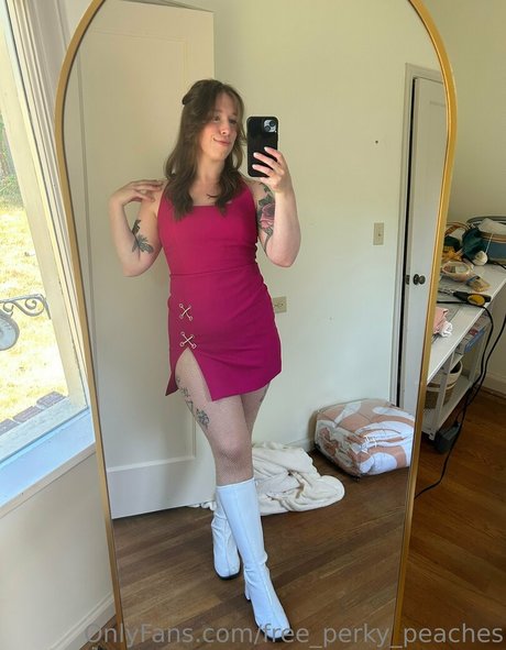 free perky peaches model nude pictures