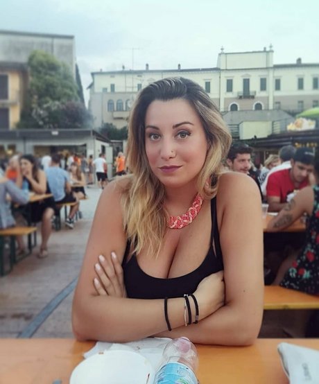 curvygirl89 model adult archive