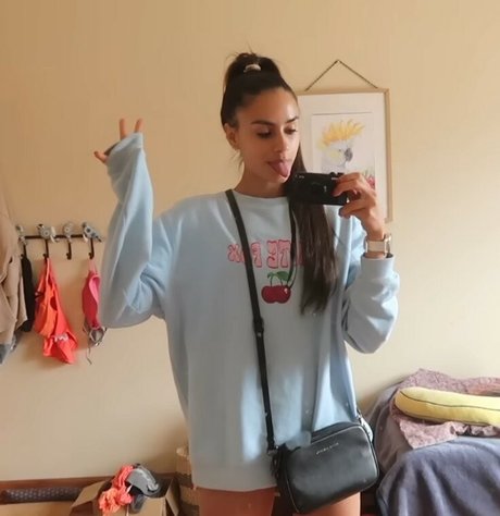 Imogen Russell naked model galleries