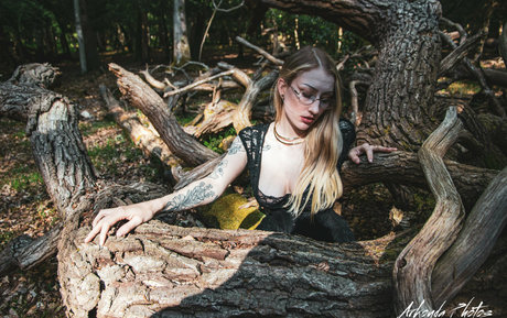 laceandleashes star erotic img