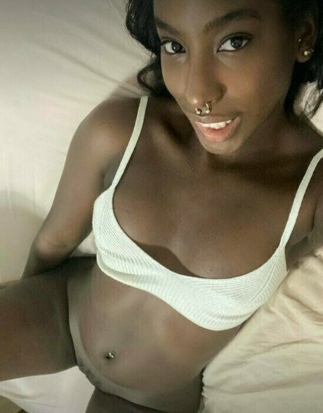 leila crystal pretty model pics