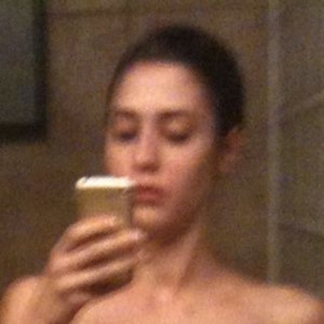 Lizzy Caplan hot star images