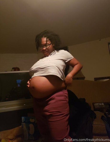 freakythickums model nude image