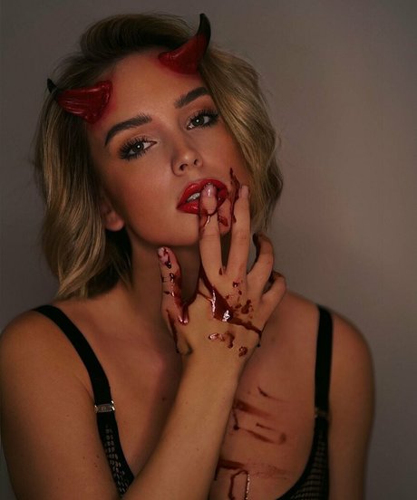 Juliaroemmelt sex model pictures