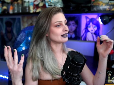 IceTokki pornstar exclusive pics