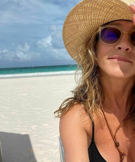 Jennifer Aniston hot model gallery