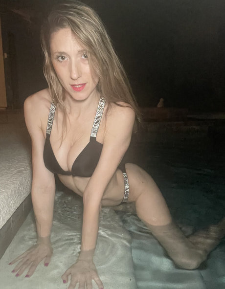 TsunadeV star nude pics