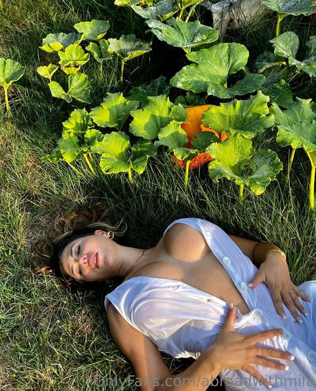 Abroadwithmila erotic model picture