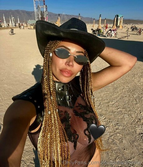 Abroadwithmila best model picture