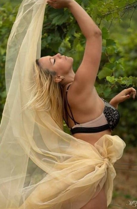 Jennifer Mazza hd actress pic