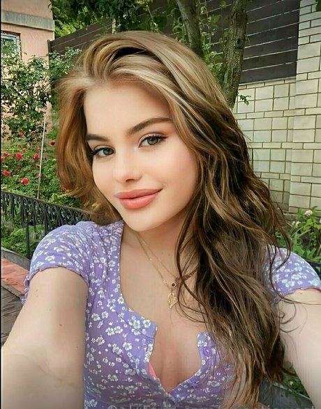 sweetiewest naked model gallery