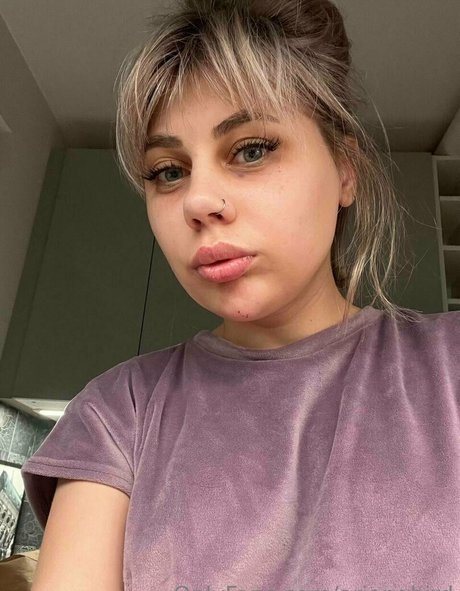 arianabird hot star photo