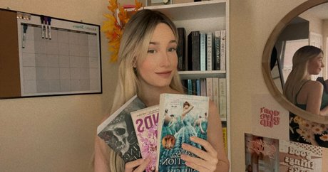 books withaeri model nude photo