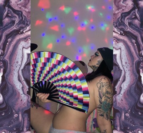 doing peachy hot pornstar photos