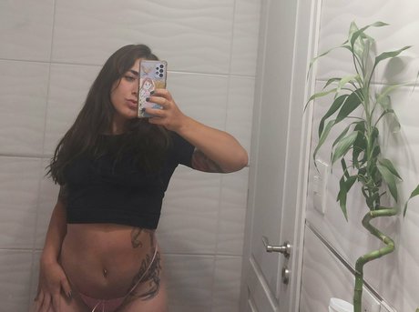 ursoftbee pornstar nude photos