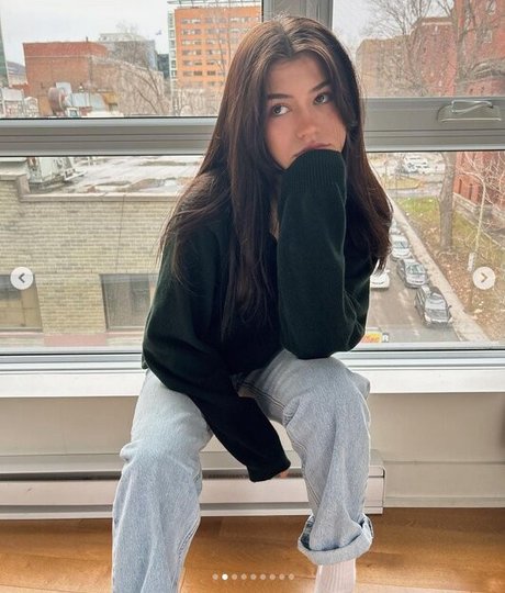 Ava Rose Beaune exclusive model img