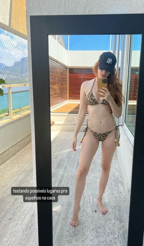 Sophia Abrahao art model pics