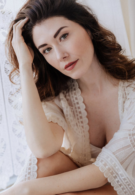 Jewel Staite star sexy pictures