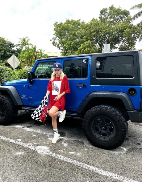 juliana valentinax art model image