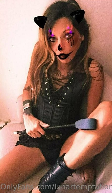 lunartemptations model gallery