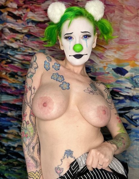 Sage Griffin nude model pic