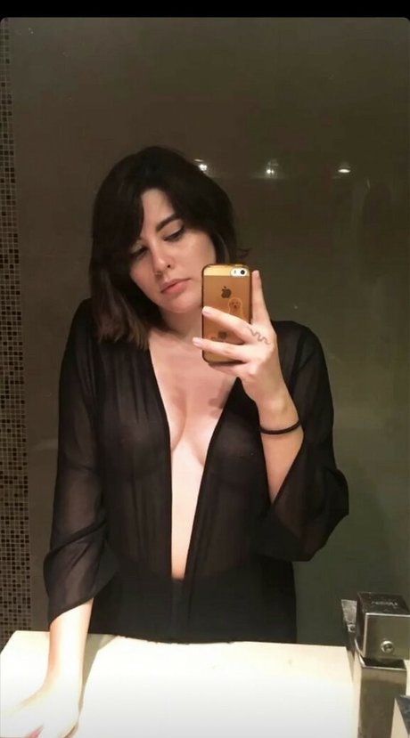 Carrenopol star hot image