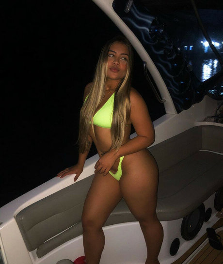 Ana Caroline art star pictures