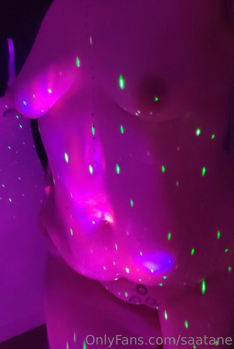 saatane naked star photos