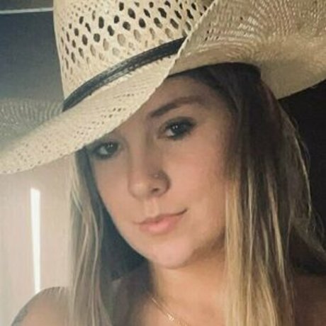 elewis9212 pornstar pretty picture