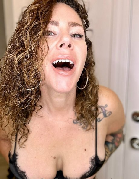 delovelycurves star sex galleries