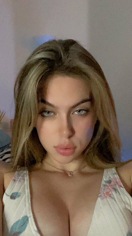 alannanikolee beautiful star image