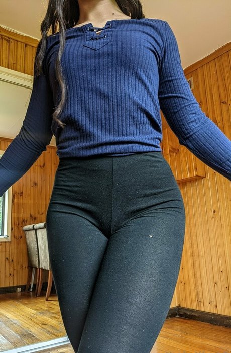 prettylittlelily48 model img