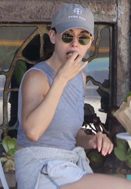 Alison Brie star erotic pic