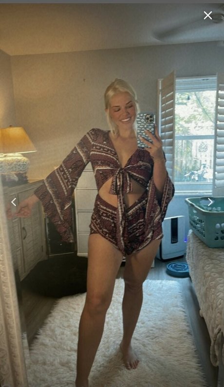 Danielle Nickerson naked model image