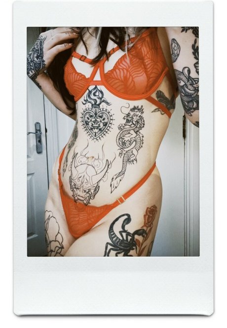 Izzy Siim sexy actress gallery