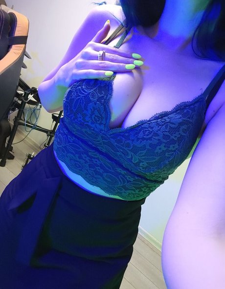 Lipisinkaaa pretty actress pic