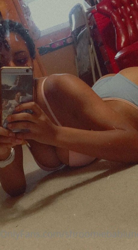 shroomiebabiuncensored model sexy img