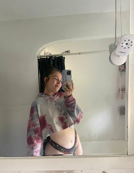 hereliesviolet pornstar exclusive image