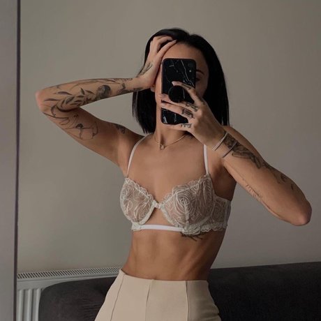 Pelinay Igit sexy star pic