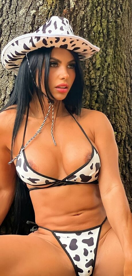 Yesli Gomez xxx model pictures