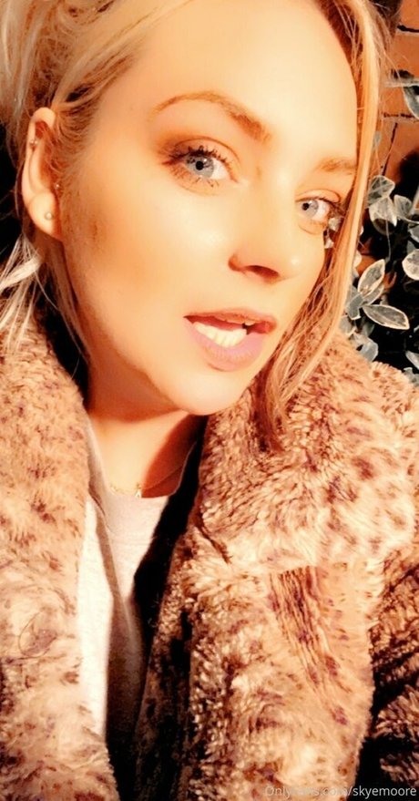 skyemoore erotic actress gallery