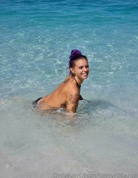 spicyrollersg pornographic model picture