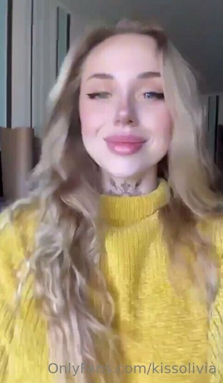 kissolivia model nude photo