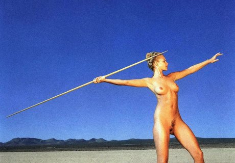 Jaime Pressly model naked images