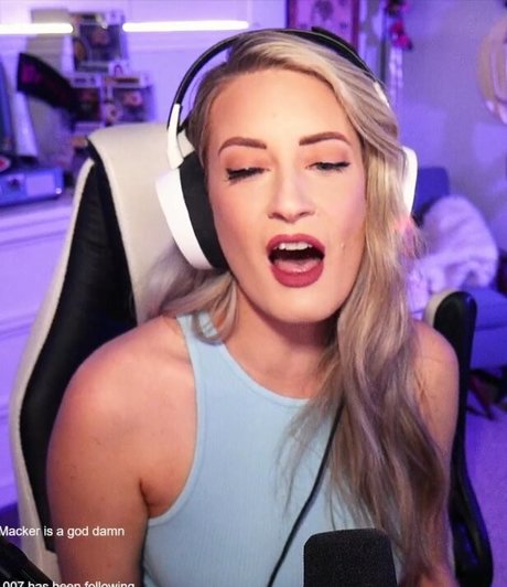 BasicWitGirl star top gallery