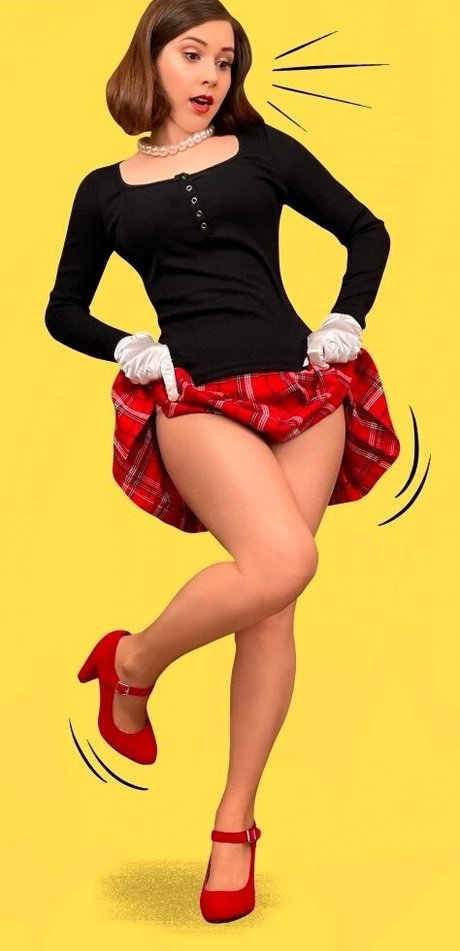 Abitoftotty nudes model img