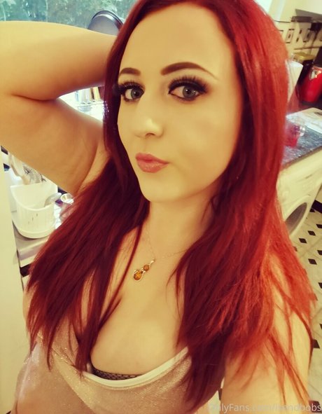 isendbobs porn actress gallery