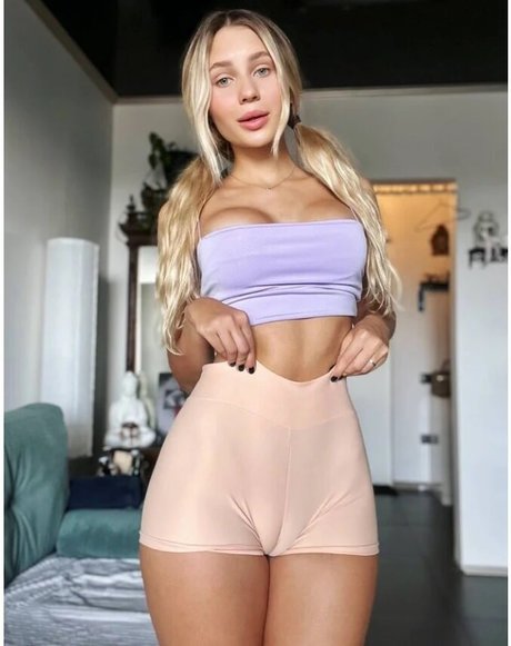 supersofi model high quality image
