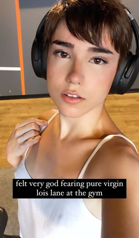 Arielle Maxine star nudes image