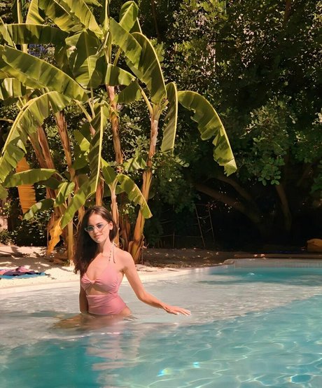 Arlequin ASMR model sexy pictures